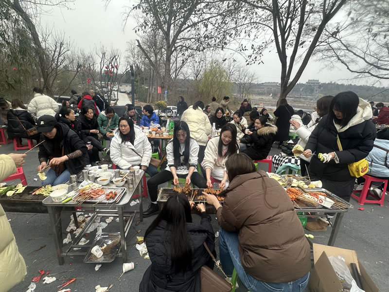 綿陽市先鋒醫(yī)療器械有限公司—— 慶祝“3.8婦女節(jié)”，共赴燒烤盛宴，致敬巾幗風(fēng)采1.jpg